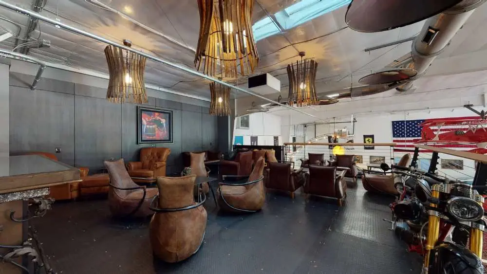 Clubhouse lounge and bar